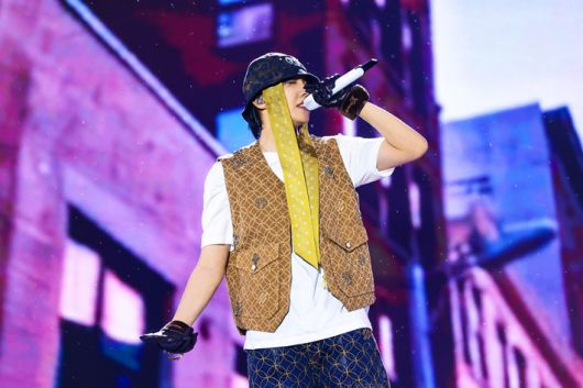 제이홉은 방탄소년단 데뷔일인 6월 13일에 앙코르 콘서트를 시작했다. 빅히트 뮤직 제공