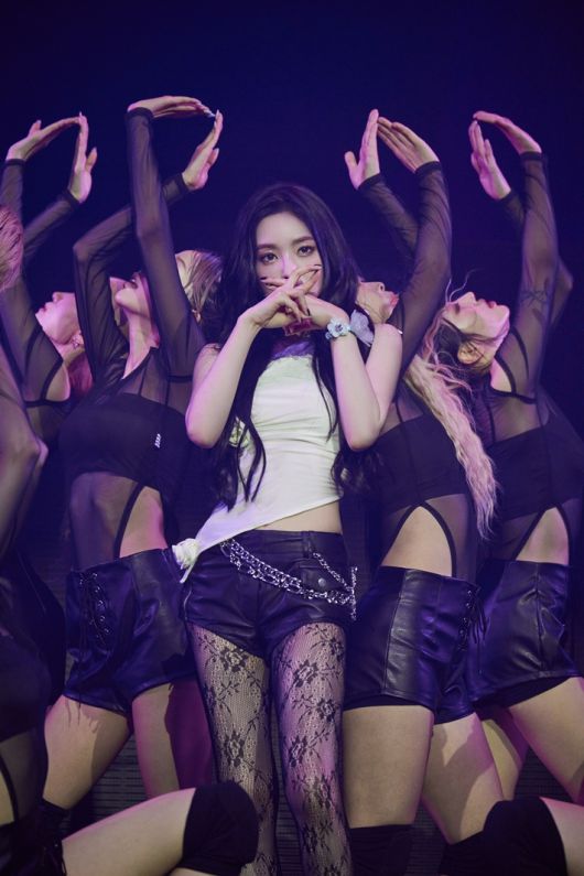 아이린이 솔로 무대를 하는 모습. SM엔터테인먼트 제공