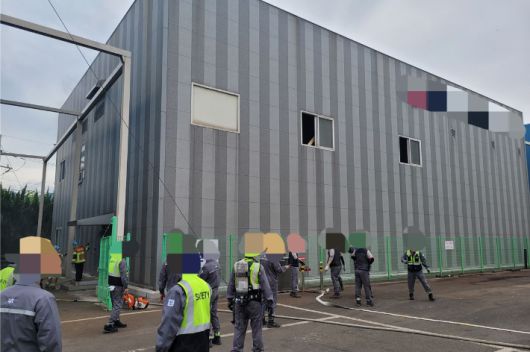 화재가 발생한 동국제강 공장. 경북소방본부 제공