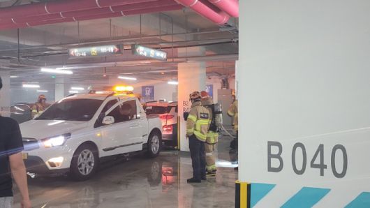 16일 오후 5시쯤 광주의 한 아파트 지하주차장에서 충전 중이던 전기차에 불이 나 20여 분 만에 꺼졌다. 독자 제공