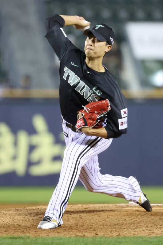 역투하는 이정용. LG