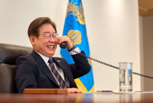 이재명 대통령과 이시바 일본 총리의 통화 사진. 대통령실 제공