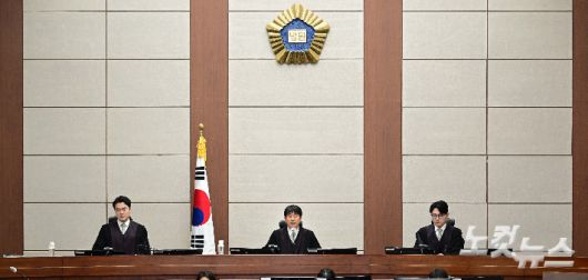 서울중앙지법 형사합의25부(지귀연 부장판사)는 23일 내란 우두머리 및 직권남용 권리행사 방해 혐의를 받는 윤 전 대통령의 8차 공판을 진행했다. 사진공동취재단