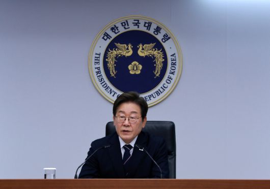 이재명 대통령이 23일 용산 대통령실에서 제1차 수석보좌관회의를 하고 있다. 연합뉴스