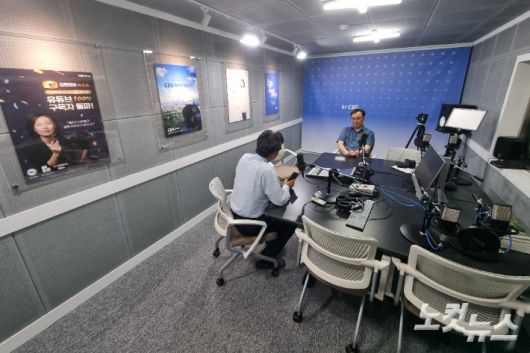 장동원 장로가 울산CBS 스튜디오에서 7년 전을 회고하고 있다. CBS노컷뉴스 자료