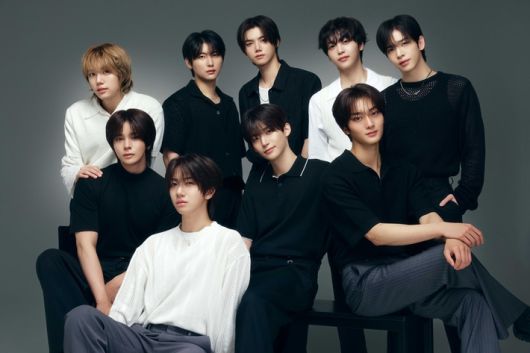 크래비티의 정규 2집 '데어 투 크레이브'는 총 12곡이 수록됐고, 23일 저녁 6시 각종 음악 사이트에서 공개됐다. 스타쉽엔터테인먼트 제공