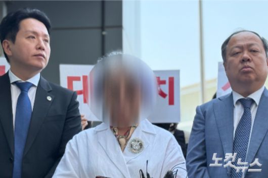 육군 12사단 훈련병 얼차려 사망사건 피해자인 박모 훈련병의 모친이 지난 18일 서울고법 춘천재판부에서 열린 가해자들의 항소심 선고 공판이 끝난 뒤 발언하는 모습. 구본호 기자