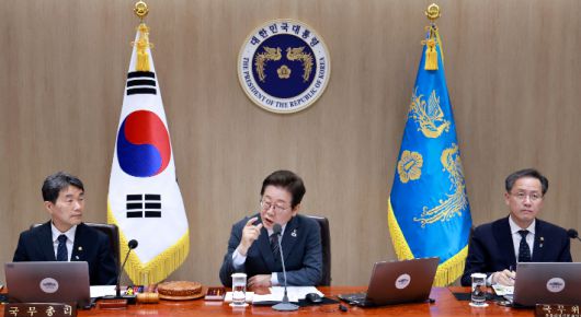 이재명 대통령이 24일 서울 용산 대통령실 청사에서 열린 국무회의를 주재하며 발언하고 있다. 연합뉴스