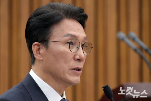 김민석 국무총리 후보자가 24일 서울 여의도 국회에서 열린 인사청문회에서 의원 질의에 답변을 하고 있다. 윤창원 기자