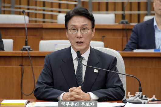 김민석 국무총리 후보자가 24일 서울 여의도 국회에서 열린 인사청문회에서 의원 질의에 답변을 하고 있다. 윤창원 기자