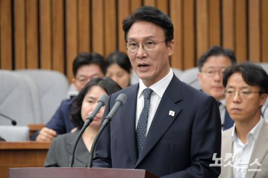 김민석 국무총리 후보자가 24일 서울 여의도 국회에서 열린 인사청문회에서 모두발언을 하고 있다. 윤창원 기자