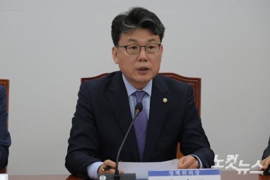 24일 서울 여의도 국회에서 열린 더불어민주당 물가대책 TF 출범식에서 진성준 정책위의장이 발언을 하고 있다. 윤창원 기자