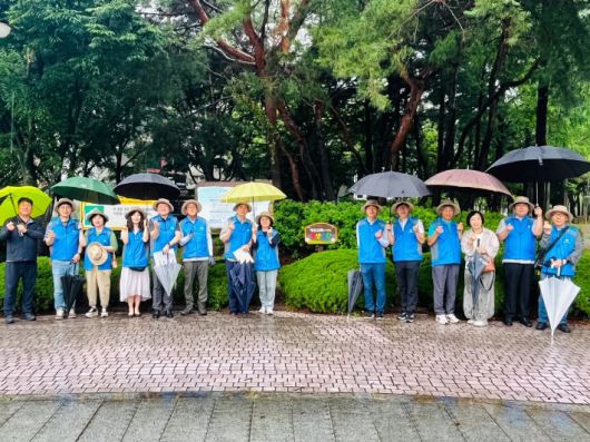 지난 21일 순천 덕신교회와 순천시가 상생공원 협약을 맺은 뒤 기념촬영을 하고 있다. 덕신교회 제공