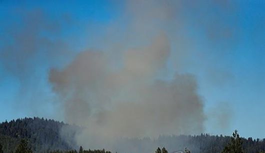 캔필드 산에서 산불이 발생해 연기가 피어오르는 모습. 연합뉴스