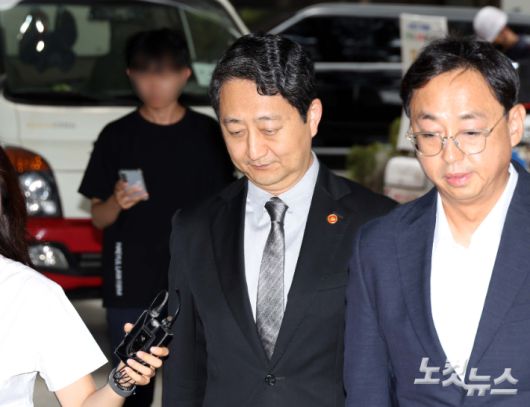 안덕근 산업통상자원부 장관이 2일 오전 서울 서초구 서울고검에 마련된 내란특검 사무실로 출석하고 있다. 황진환 기자