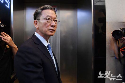 정성호 법무부 장관 후보자가 1일 오전 서울 종로구 적선동에 마련된 인사청문회 준비 사무실로 출근하고 있다. 류영주 기자