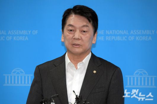 국민의힘 혁신위원장을 맡았던 안철수 의원이 7일 서울 여의도 국회 소통관에서 혁신위원장을 사퇴하고 8월 전당대회 출마를 선언하는 기자회견을 마치고 취재진의 질문을 받고 있다. 윤창원 기자