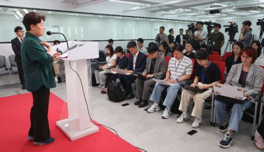 혁신위 회의 브리핑하는 윤희숙 혁신위원장. 연합뉴스