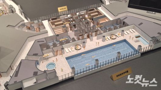 고급 호텔 인피니티풀을 연상시키는 '리버뷰 아쿠아풀'. 강민정 기자