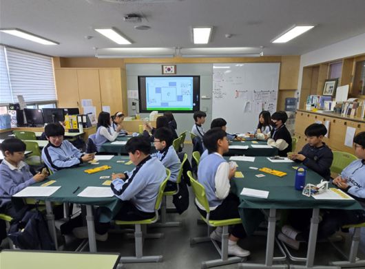 서울 청담중학교에서 진행된 브리지 동아리반 모습. 협회