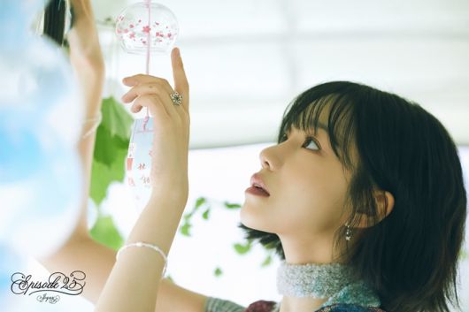 조유리의 새 타이틀곡은 팝 록 장르의 '이젠 안녕!'이다. 웨이크원 제공