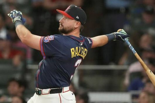 롤리의 타격 모습. 연합뉴스