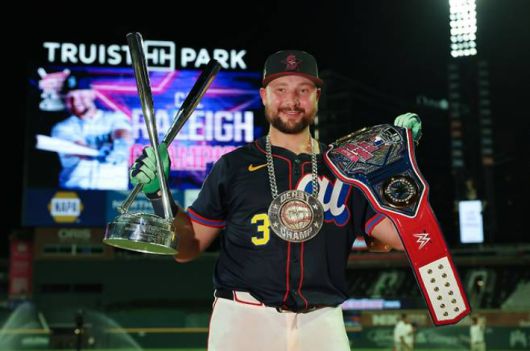 MLB 올스타전 홈런 더비에서 역대 최초 포수 우승을 이룬 롤리. 연합뉴스