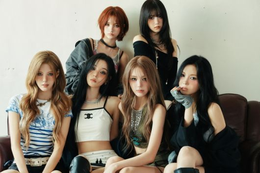 타이틀곡 '알 유 오케이?'는 파워풀한 퍼포먼스가 관전 요소인 곡이다. 하이헷엔터테인먼트 제공