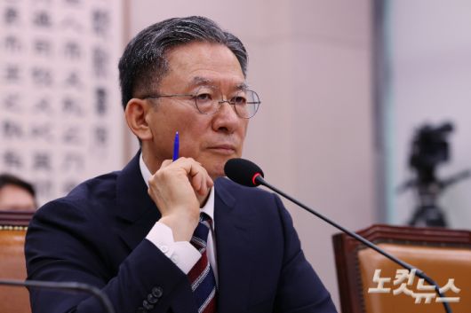 정성호 법무부 장관 후보자가 16일 오전 서울 여의도 국회 법제사법위원회에서 열린 인사청문회에 출석해 의원 질의를 듣고 있다. 류영주 기자