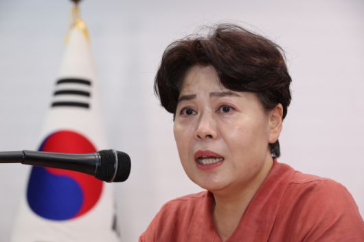 윤희숙 혁신위원장 기자간담회     (서울=연합뉴스) 박동주 기자 = 국민의힘 윤희숙 혁신위원장이 13일 서울 여의도 중앙당사에서 기자간담회를 하고 있다. 2025.7.13     pdj6635@yna.co.kr (끝)   <저작권자(c) 연합뉴스, 무단 전재-재배포, AI 학습 및 활용 금지> 연합뉴스