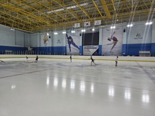 충남 아산이순신빙상장. 대한빙상경기연맹
