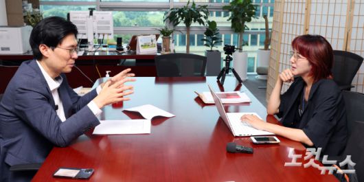 한미의원연맹 방미 일정을 마치고 25일 CBS노컷뉴스와 인터뷰 중인 국민의힘 조정훈 의원. 윤창원 기자