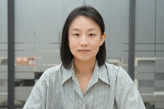 안주영 감독. 웨이브 제공