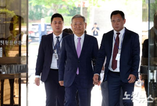 12·3 비상계엄 당시 '언론사 단전·단수 지시' 등의 의혹을 받는 이상민 전 행정안전부 장관이 31일 오후 서울 서초구 서울중앙지법에서 열린 구속 전 피의자 심문(영장실질심사)에 출석하고 있다. 황진환 기자