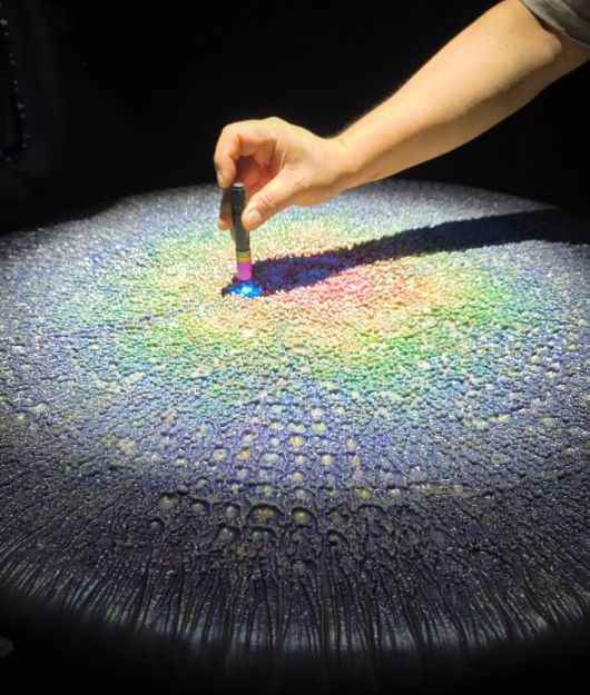 프랑스를 기반으로 서울울 오가며 활동 중인 남궁환(50) 작가가 서울 종로구 삼청로 아트파크에서 열고 있는 13년 만의 국내 개인전 'Entoptima: 별의 기억'에서 선보인 설치작품 'ENTOPTIMA _ 별의 기억 _ Souffle'. 곽인숙 기자