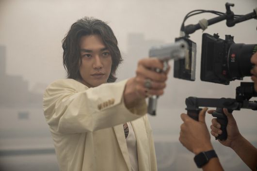 배우 김영광은 로맨스 장르에 대한 애정을 드러냈다. 그는 "장르물은 제가 무언가를 보여줘야 하는 부분이 있는데, 로맨스 장르는 마음적으로 더 편하고 좋다"며 "보고 있으면 미소 지어지고, 티격태격하면서도 서로 좋아하는 감정이 재미있다, 연기할 때도 즐겁다"고 전했다. 넷플릭스 제공