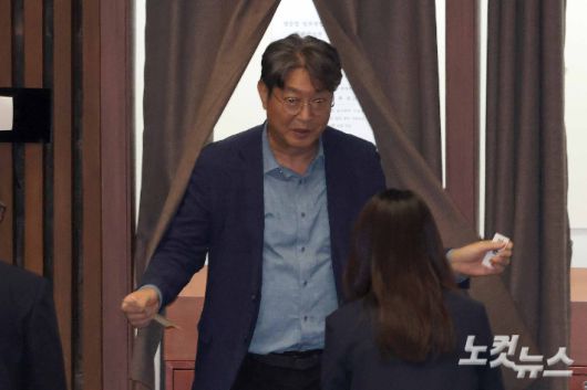 '차명거래 논란'에 휩싸인 이춘석 의원. 박종민 기자