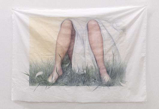 김영현, '낮잠(Sleep in the Light)', 광목에 채색, 호분, 90 x 125 cm(2024). 김리아갤러리 제공