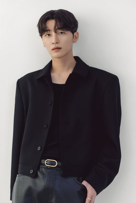 프로듀서이자 DJ로 활동 중인 알티는 알티스트레이블이라는 독자 레이블의 대표이기도 하다. 알티스트레이블 제공