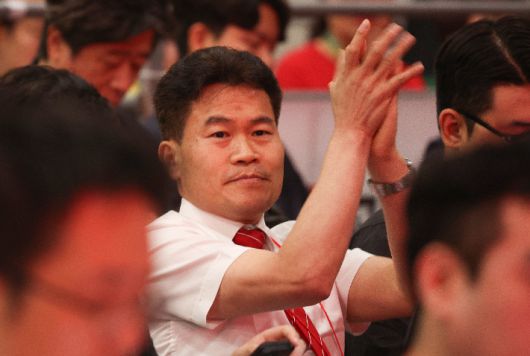 한국사 강사 전한길 씨가 8일 대구 북구 엑스코에서 열린 국민의힘 제6차 전당대회 대구·경북 합동연설회에 참석하고 있다. 연합뉴스