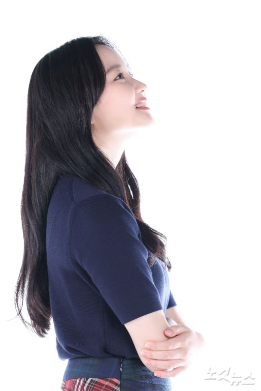 영화 '좀비딸'의 배우 최유리가 1일 서울 양천구 CBS노컷뉴스 사옥에서 인터뷰 전 포즈를 취하고 있다. 류영주 기자