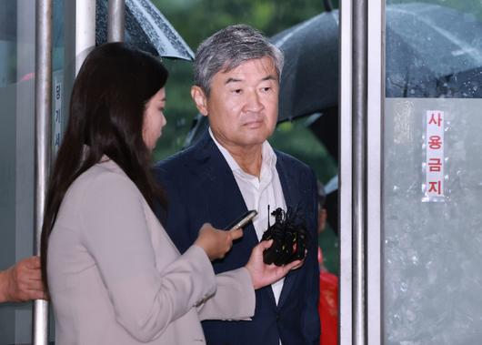 조태용 전 국가안보실장이 13일 피의자 신분으로 조사받기 위해 서울 서초구 순직해병특별검사팀에 출석하고 있다. 연합뉴스