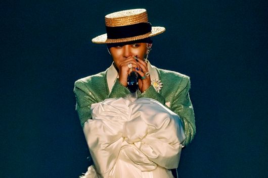 '차차차'를 피처링한 가수 지드래곤. 갤럭시코퍼레이션 제공