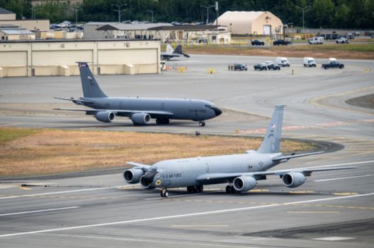 미국 알래스카사령부, 제11공군, 제11공수사단 등이 주둔하고 있는 알래스카 엘멘도프-리처드슨 합동기지 (Joint Base Elmendorf-Richardson; JBER). 지난달 7월 29일 미국 국무부의 초청으로 10개 외국 언론사 기자들이 이곳을 방문해 취재했다. 독일(ZDF), 네덜란드(NOS), 벨기에(vrt)의 공영 방송과 대만 중앙통신(CNA) 등이 참가했다. 미국 제 11공수사단 페이스북 캡처