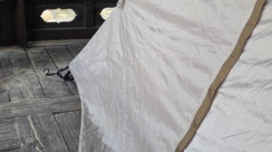 해수욕장 정자에 설치된 텐트. 연합뉴스