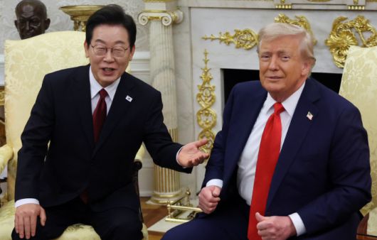 이재명 대통령과 도널드 트럼프 미국 대통령이 25일(현지시간) 미국 워싱턴DC 백악관에서 정상회담을 하고 있다. 연합뉴스