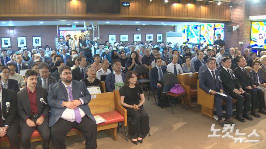 헐버트 박사 76주기 추모식에는 헐버트 박사의 고손자 브래들리, 브랜든, 매튜 루스 씨가 참석했다. 우원식 국회의장과 이종찬 광복회장, 전종호 서울지방보훈청장은 추모사를 전했다. 정선택 영상기자