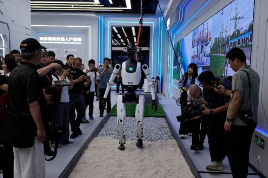 세계 최초의 휴머노이드 로봇 전문판매점. 연합뉴스