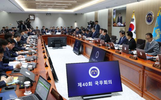 이재명 대통령이 2일 용산 대통령실에서 국무회의를 주재하고 있다. 연합뉴스