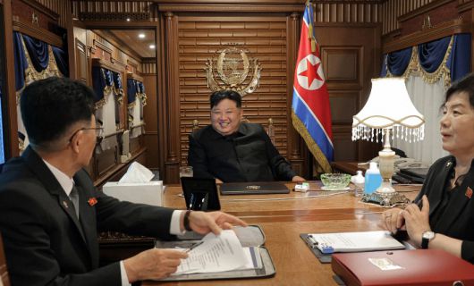 김정은 북한 국무위원장이 중국 전승절 80주년 기념행사에 참석하기 위해 1일 전용열차로 출발하는 모습. 연합뉴스